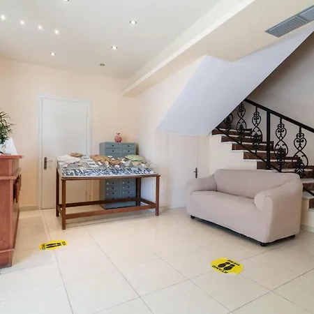 アパートホテル Sunbliss & 4*